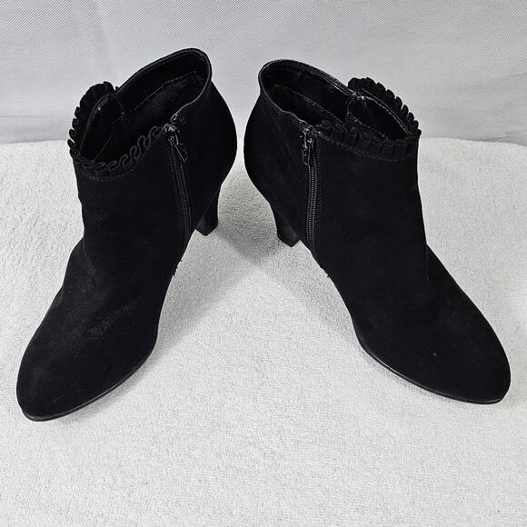 Aerosoles Tape Gun Black Booties Women's Size 9 - Picture 4 of 11